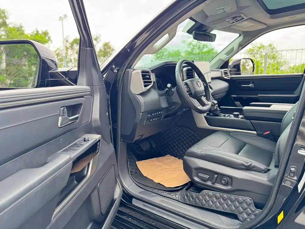 Toyota Sequoia 2023 — фото 20