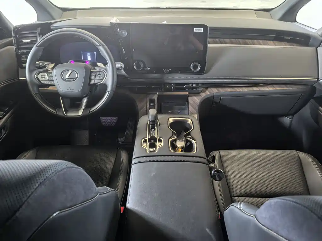 Lexus LM 2026