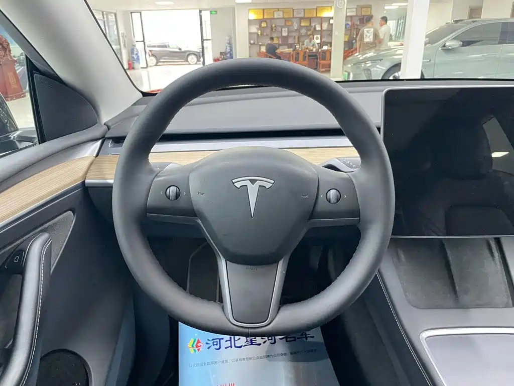 Tesla Model Y 2022 — фото 11