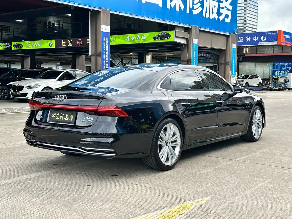 Audi A7L 2024 — фото 16