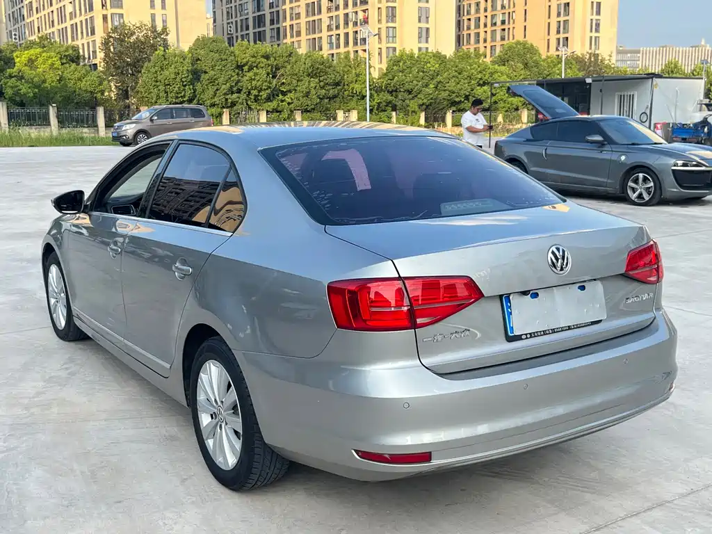 Volkswagen Sagitar 2015