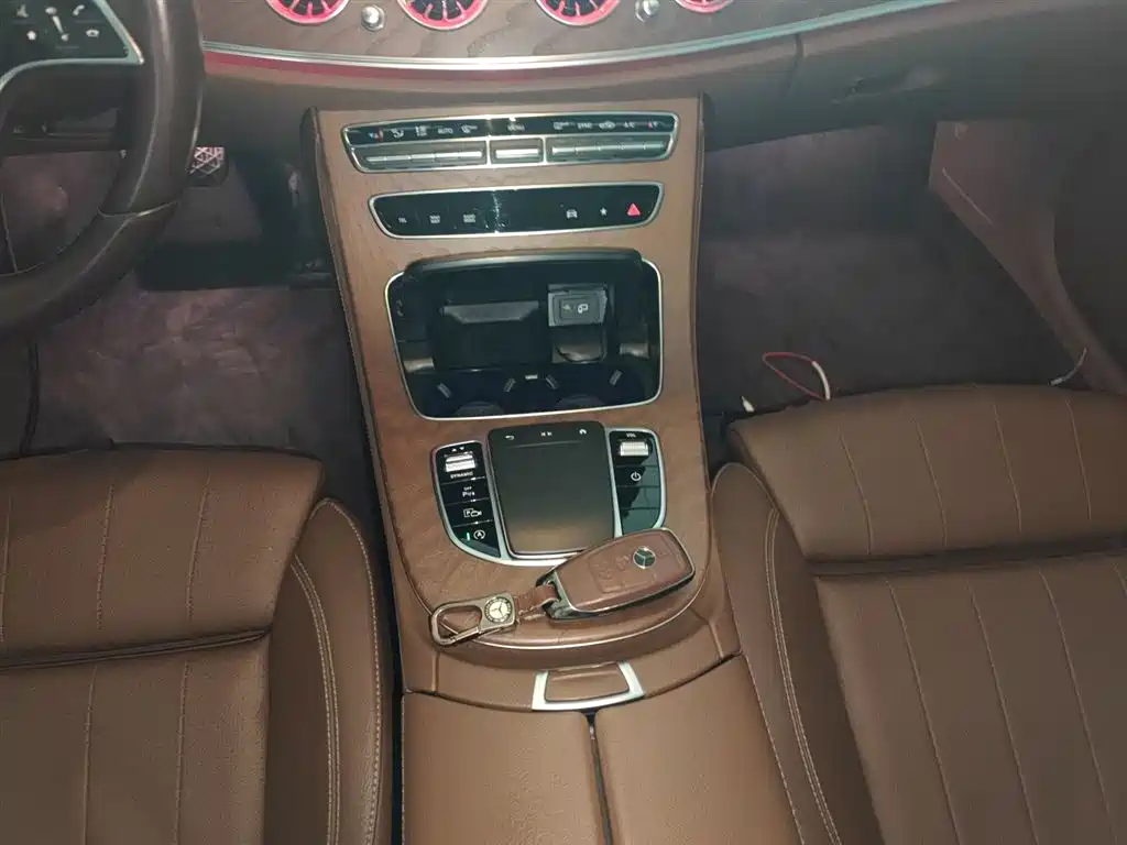 Mercedes-Benz E-Class 2022 — фото 14