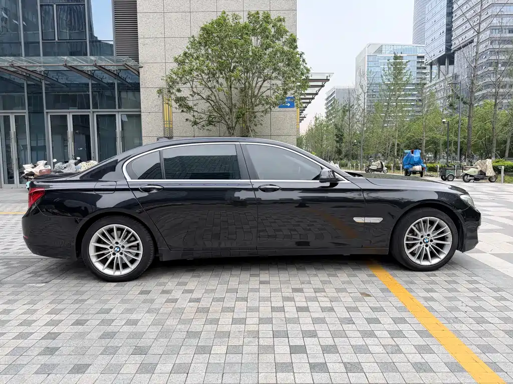 BMW 7 Series 2015 — фото 9