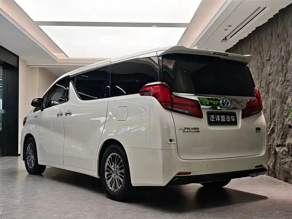 Toyota Alphard 2022 — фото 19