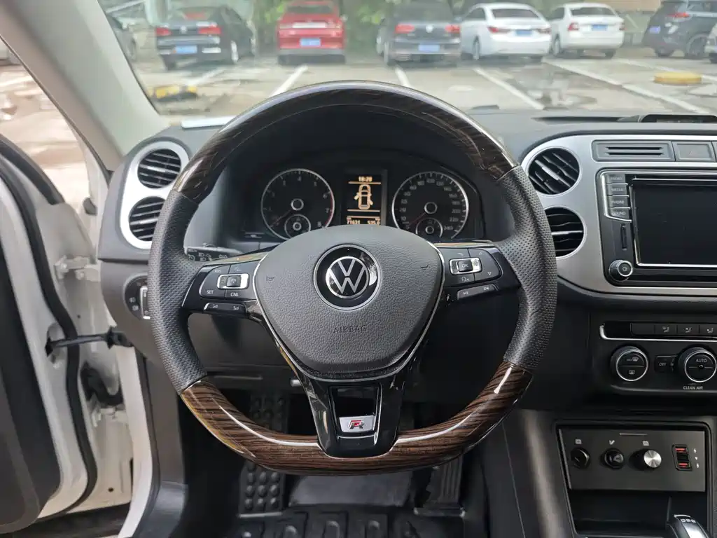 Volkswagen Tiguan 2019 — фото 16