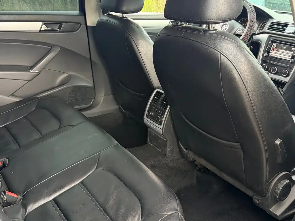 Volkswagen Passat 2015 — фото 11