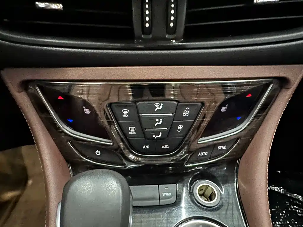 Buick Envision Plus 2020 — фото 17