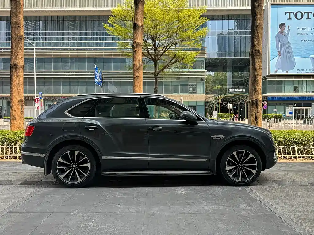 Bentley Bentayga 2020 — фото 2
