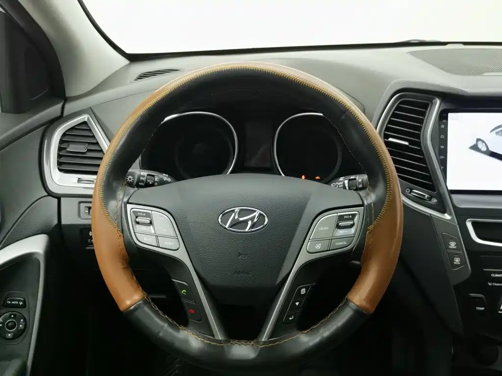 Hyundai Santa Fe 2015 — фото 11