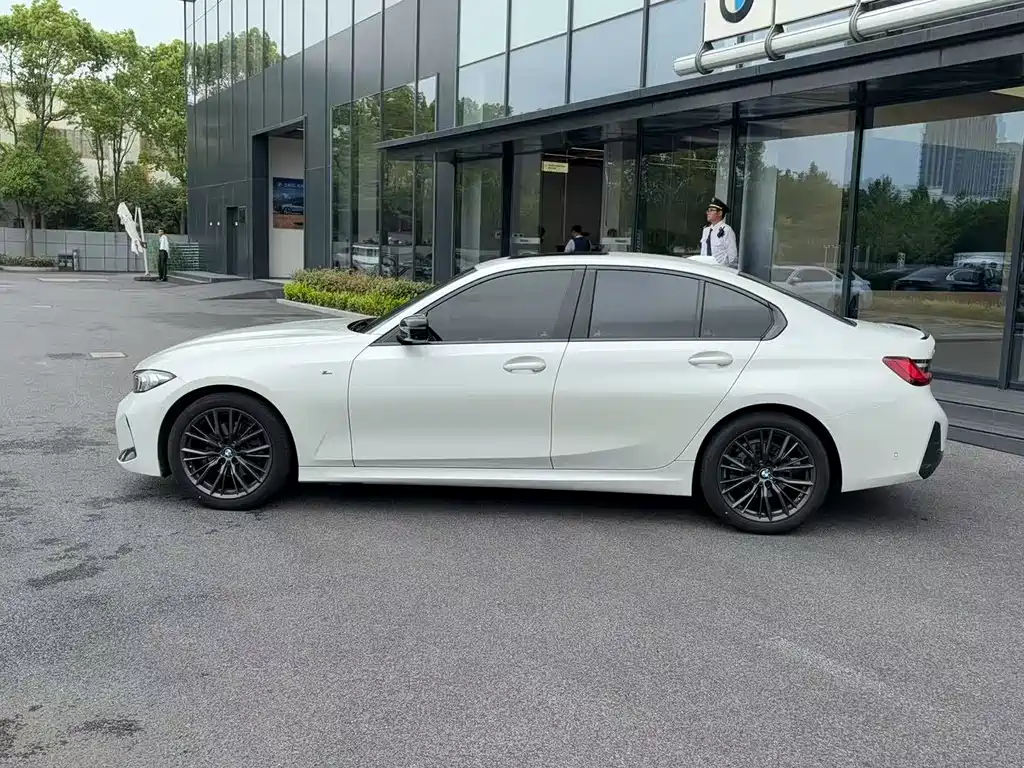 BMW 3 Series 2023 — фото 16