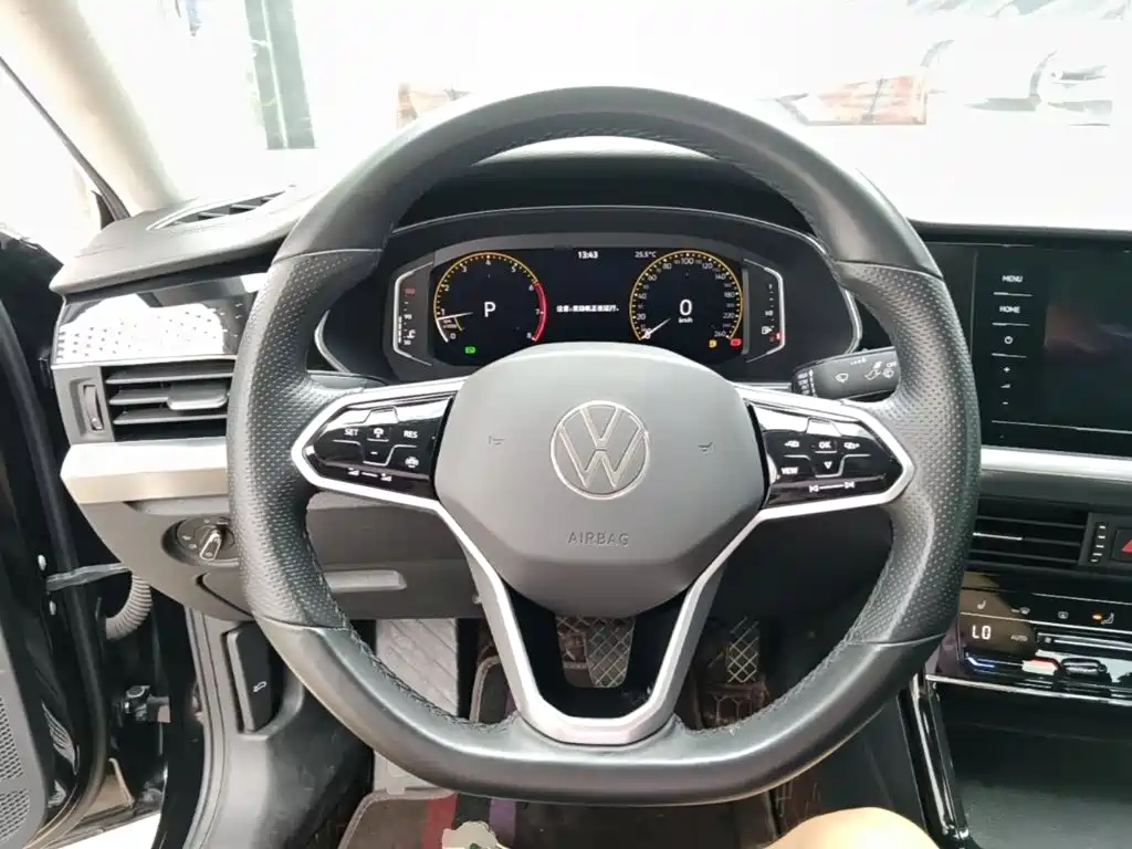 Volkswagen Passat 2023 — фото 11