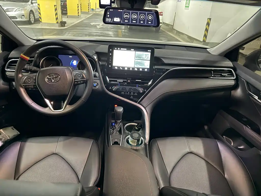 Toyota Camry 2023 — фото 8