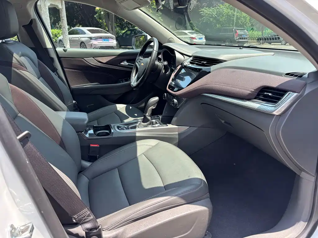 Chevrolet Malibu 2018 — фото 15