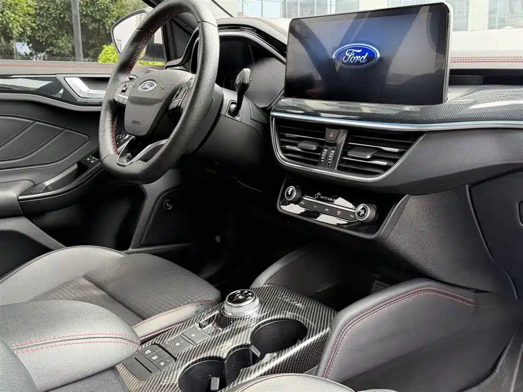 Ford Focus 2021 — фото 16