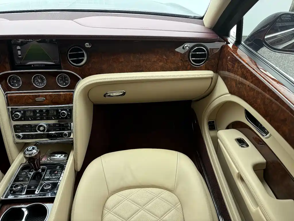 Bentley Mulsanne 2014 — фото 10
