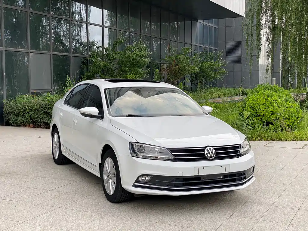 Volkswagen Sagitar 2016