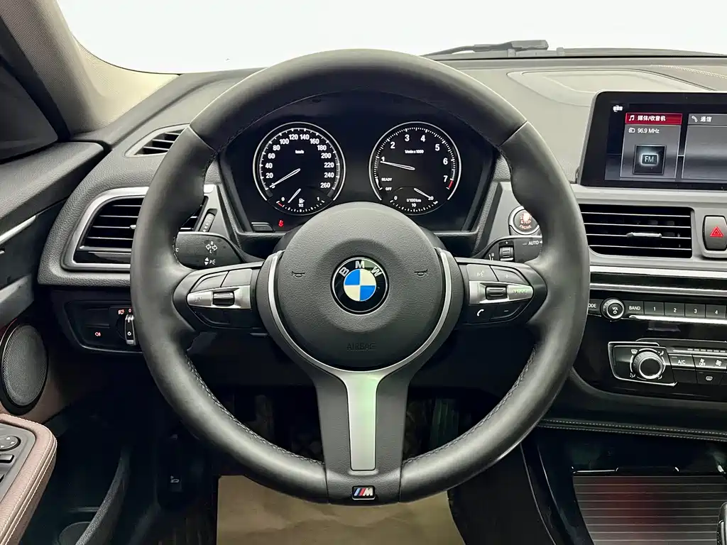 BMW 1 Series 2020 — фото 9