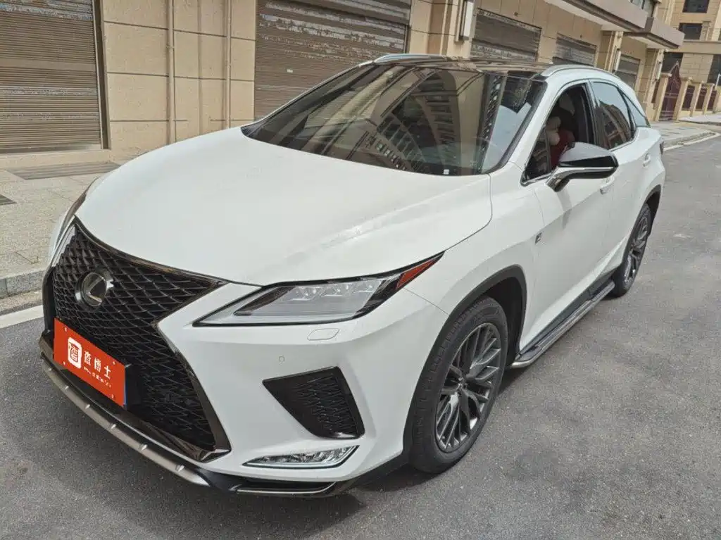 Lexus RX 2022 — фото 1