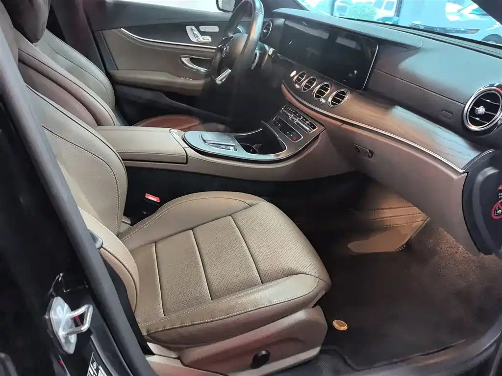 Mercedes-Benz E-Class 2023 — фото 16
