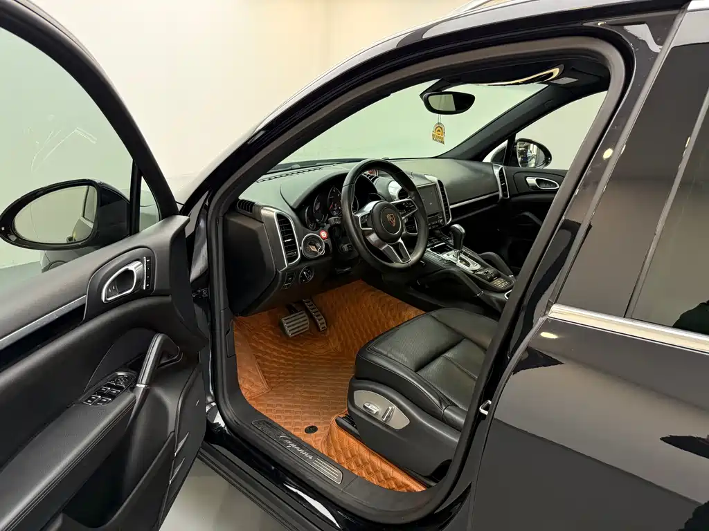 Porsche Cayenne 2017 — фото 11