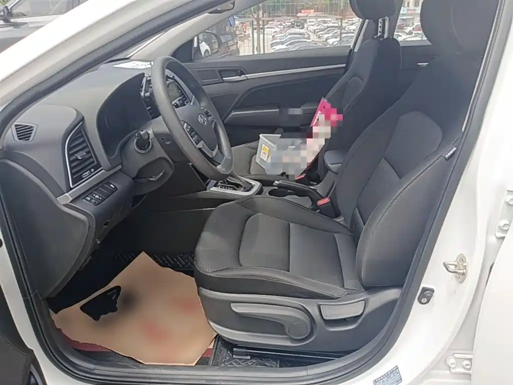 Hyundai Elantra 2018 — фото 15