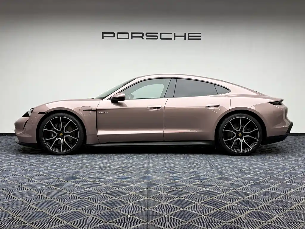 Porsche Taycan 2023 — фото 16