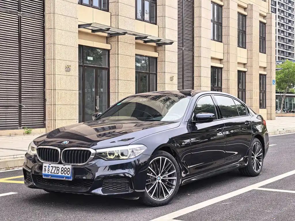 BMW 5 Series 2019 — фото 1