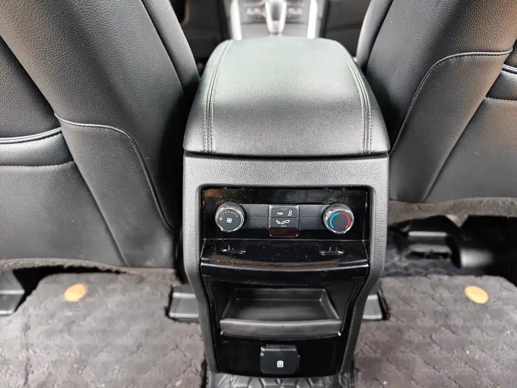 Ford Edge 2015 — фото 20