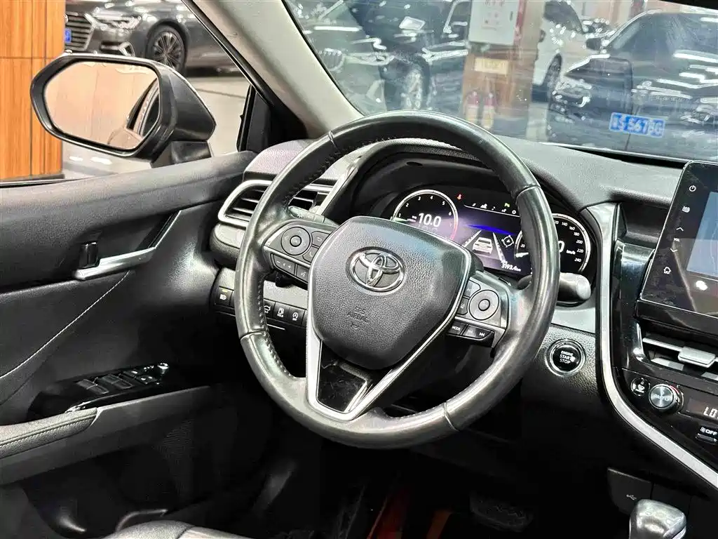 Toyota Camry 2022 — фото 12