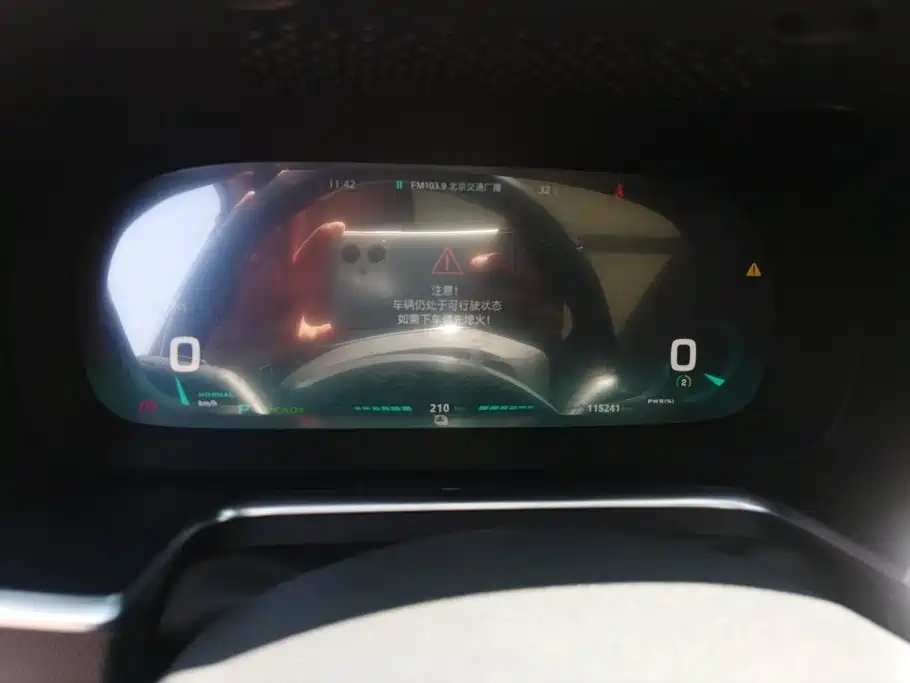 Roewe RX5 New Energy 2018 — фото 14