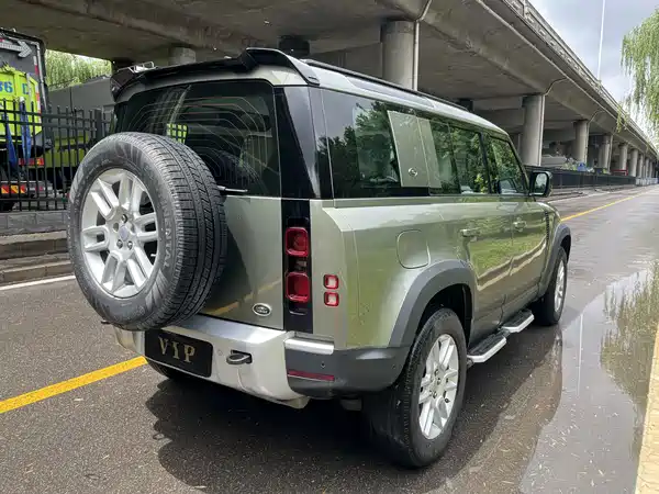 Land Rover Defender 2020