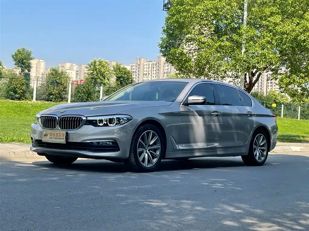 BMW 5 Series 2018 — фото 1