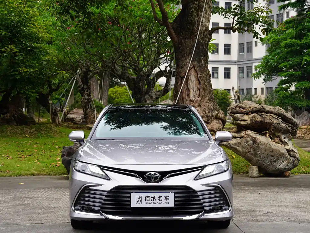 Toyota Camry 2023 — фото 2
