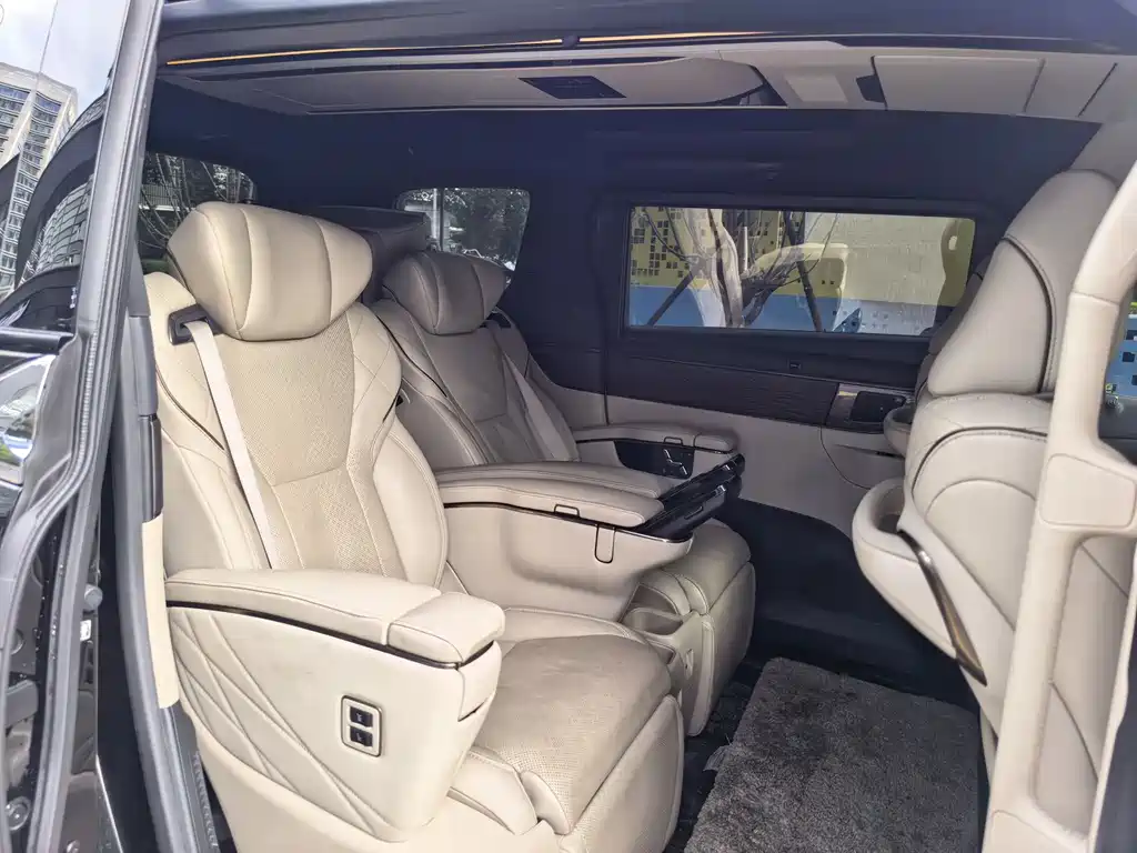 Toyota Alphard 2024 — фото 11