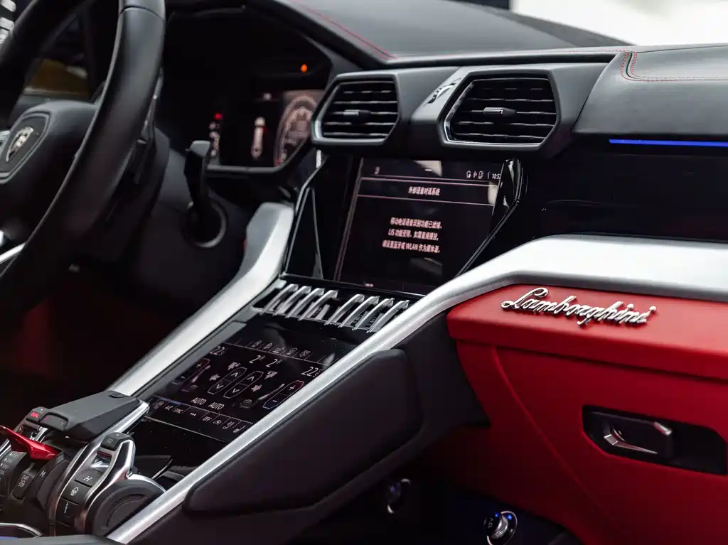 Lamborghini Urus 2020 — фото 16