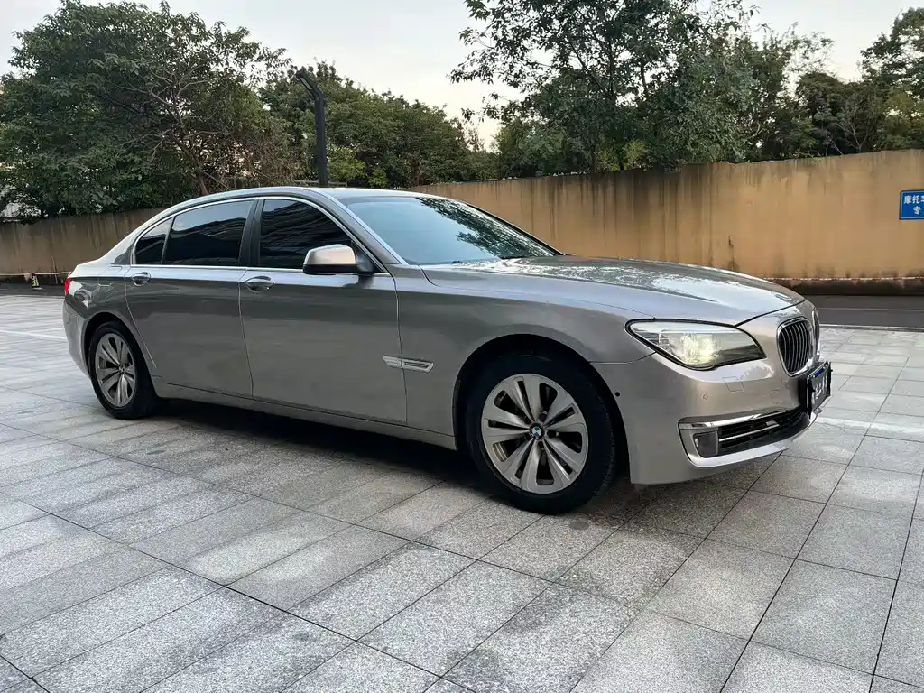 BMW 7 Series 2012 — фото 2