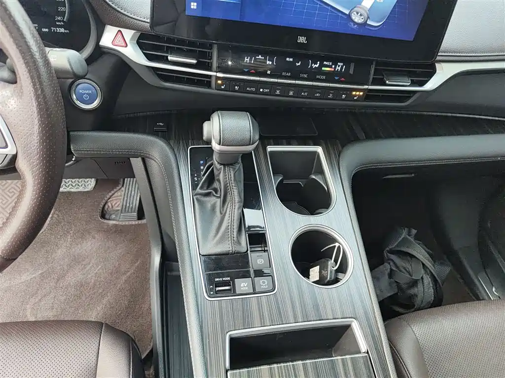 Toyota Sienna 2023 — фото 10