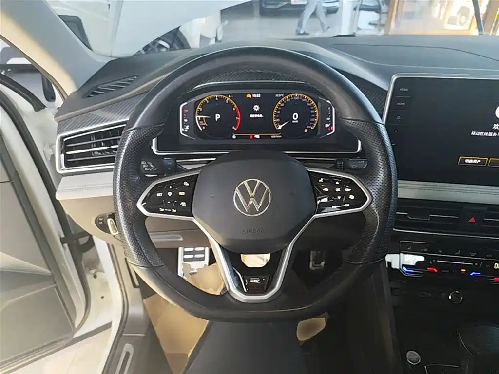 Volkswagen Tiguan L 2023 — фото 11