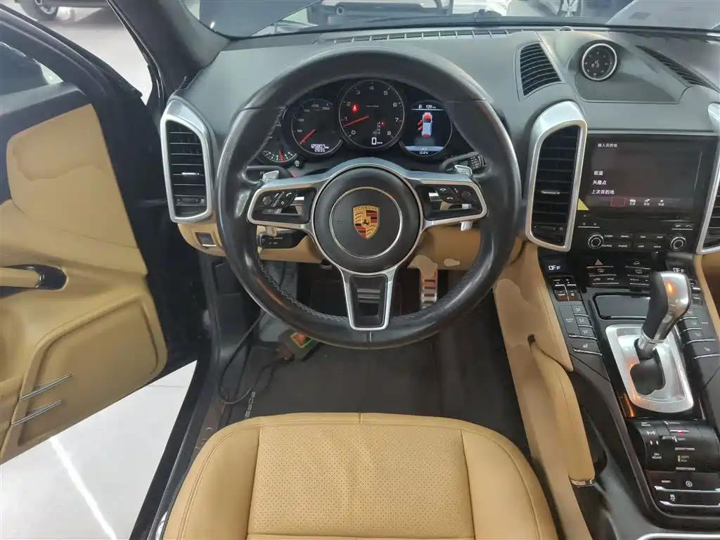 Porsche Cayenne 2017 — фото 11