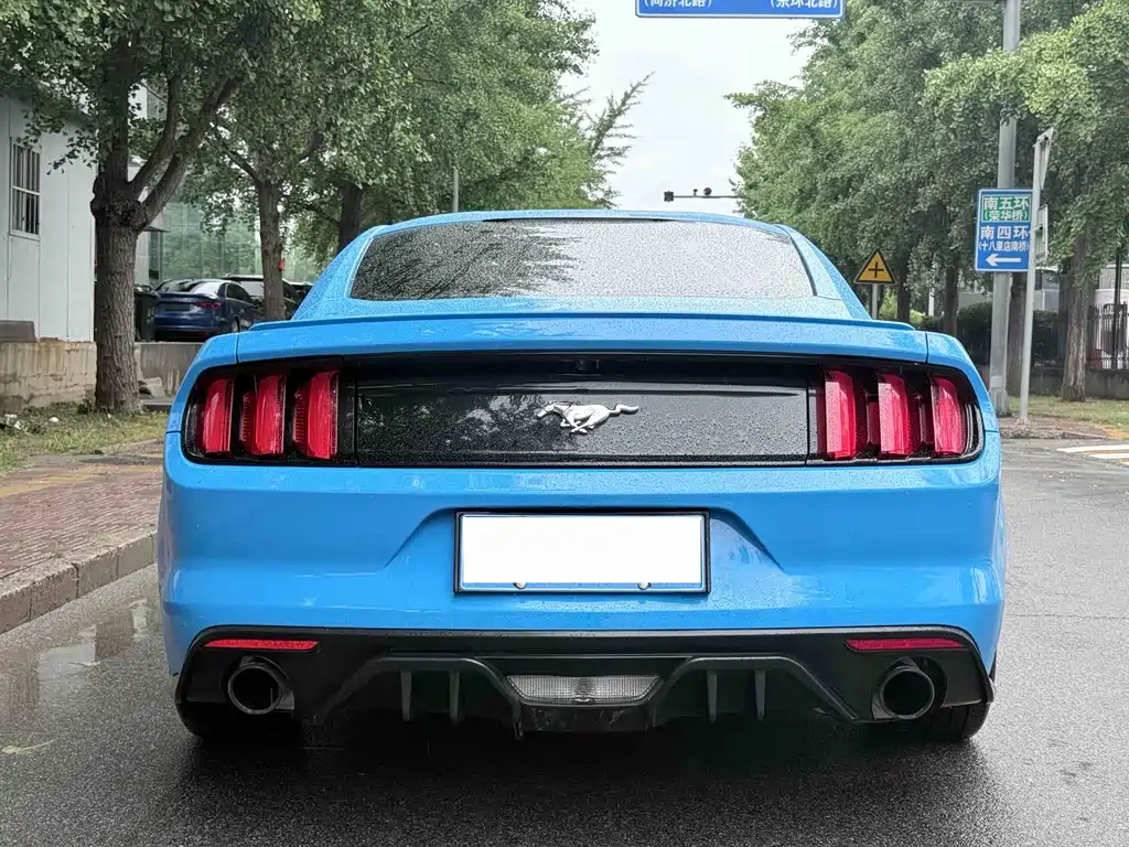 Ford Mustang 2017 — фото 20