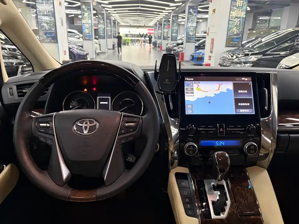 Toyota Alphard 2022 — фото 9