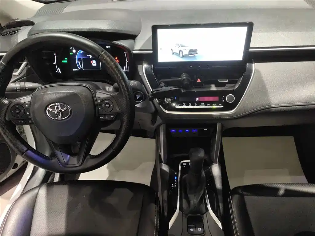 Toyota Corolla Cross 2024 — фото 14