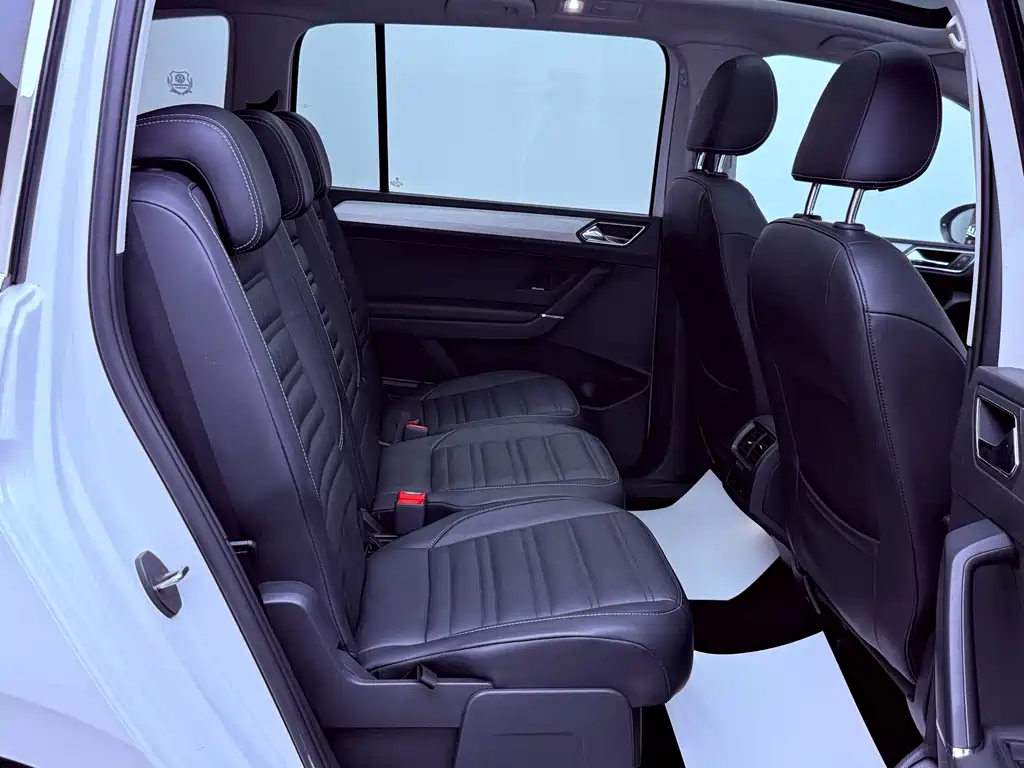 Volkswagen Touran 2017 — фото 19