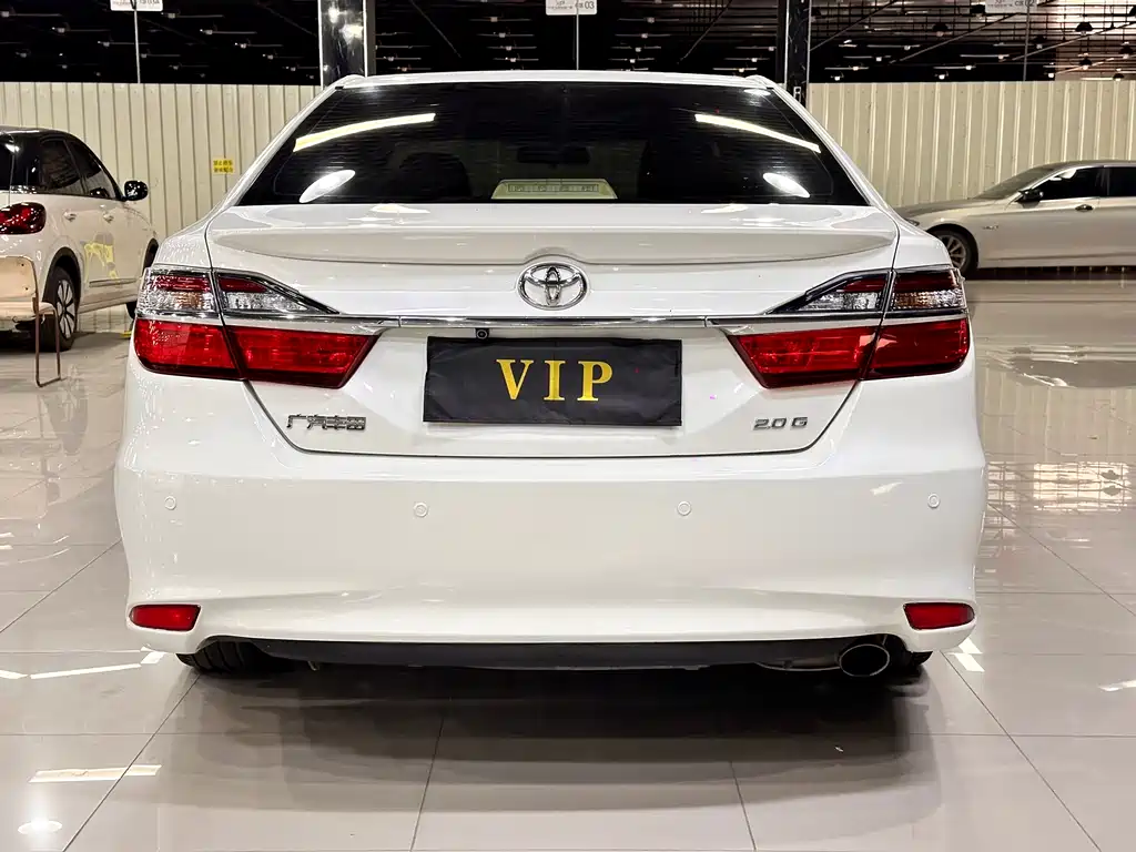 Toyota Camry 2015 — фото 10
