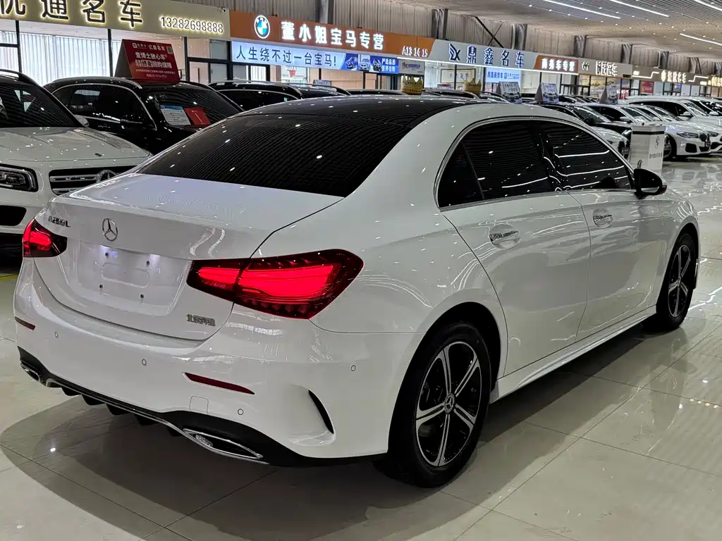Mercedes-Benz A-Class 2024 — фото 11