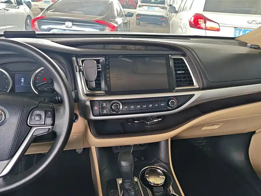 Toyota Highlander 2020 — фото 13