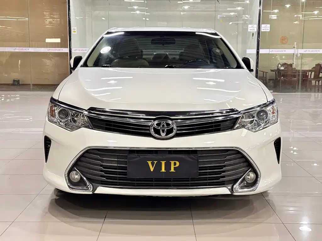 Toyota Camry 2015 — фото 2