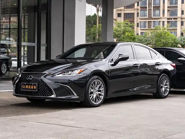 Lexus ES 2019