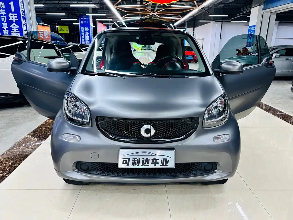 smart Fortwo 2017 — фото 19
