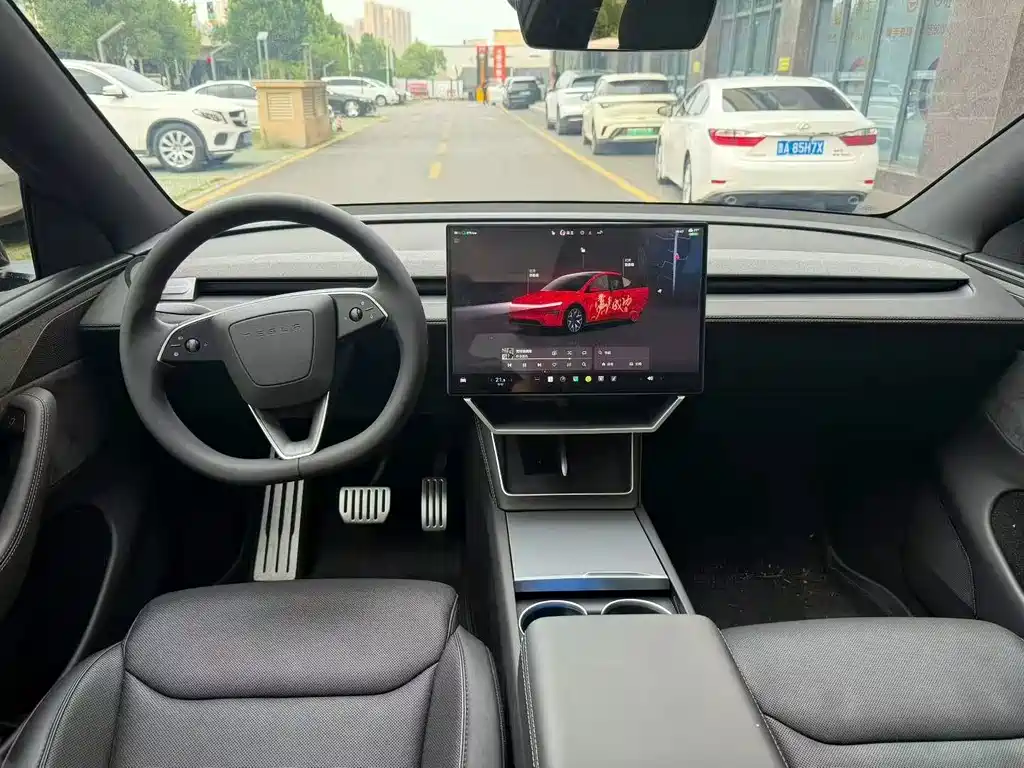 Tesla Model Y L 2025 — фото 8